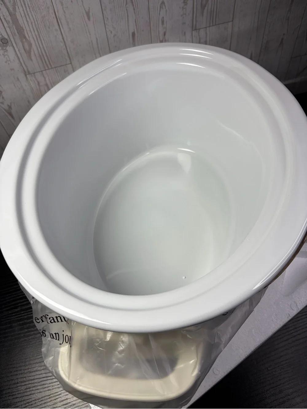 Crock-Pot 7 Qt Oval Slow Cooker - Cream “DAMAGED BOX” COOKER WASN’T AFFECTED